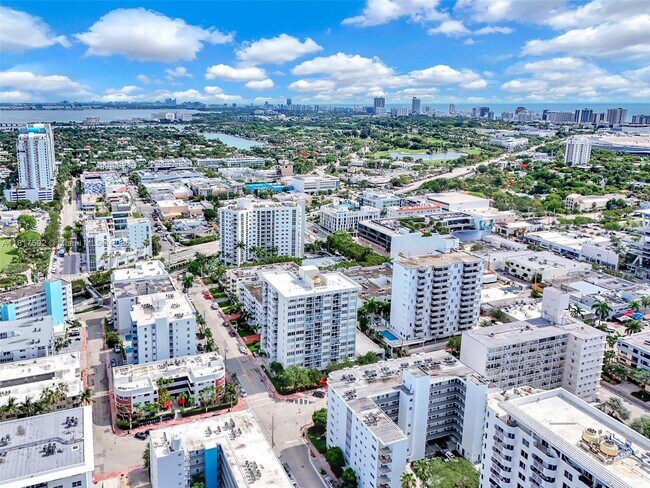 Building Photo - 1345 Lincoln Rd