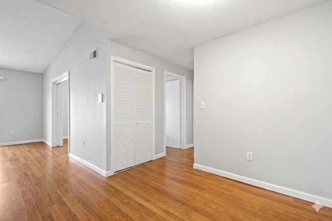 Building Photo - 5 Thoreau Ct