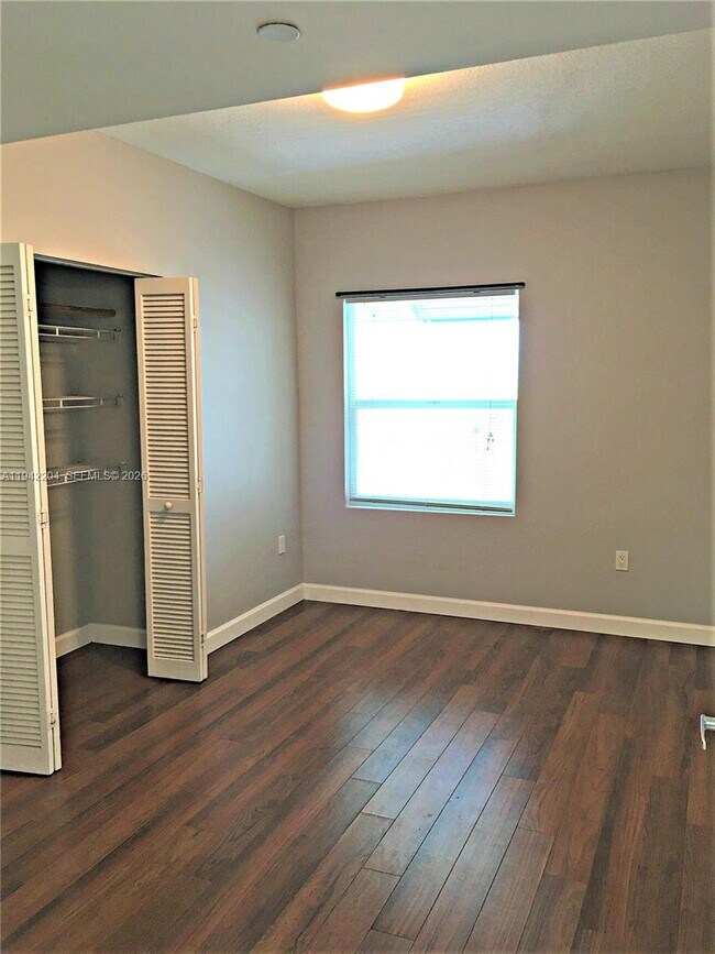 Building Photo - 471 NE 25th St