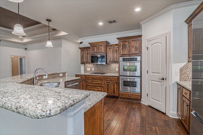 Building Photo - 5914 Llano Ct