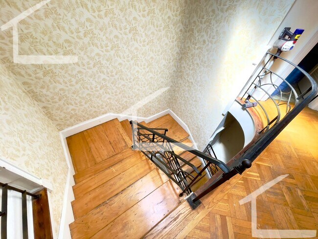 Building Photo - Avl NOW - No Fee! Oversized 3BR/2BA w/park...