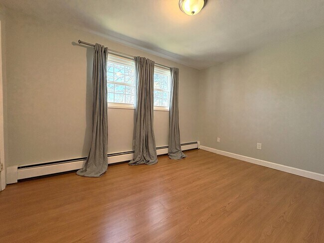 Building Photo - Beautifully maintained 2 bedroom Condo on Andover/Lawrence border
