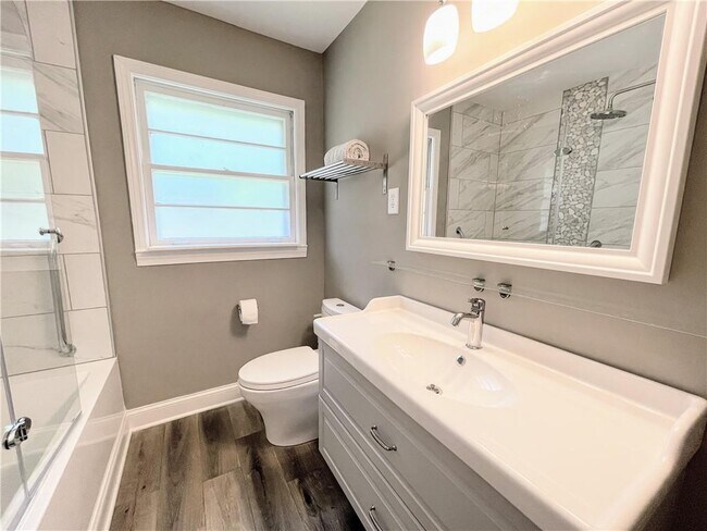 Building Photo - 1973 Desmond Dr