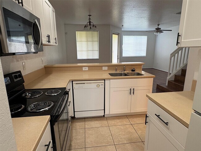 Building Photo - 1905 SW 60th Terrace