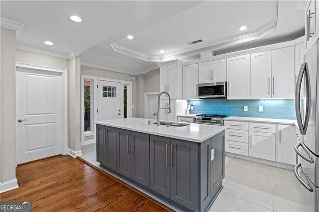 Building Photo - 1841 Gainsborough Dr