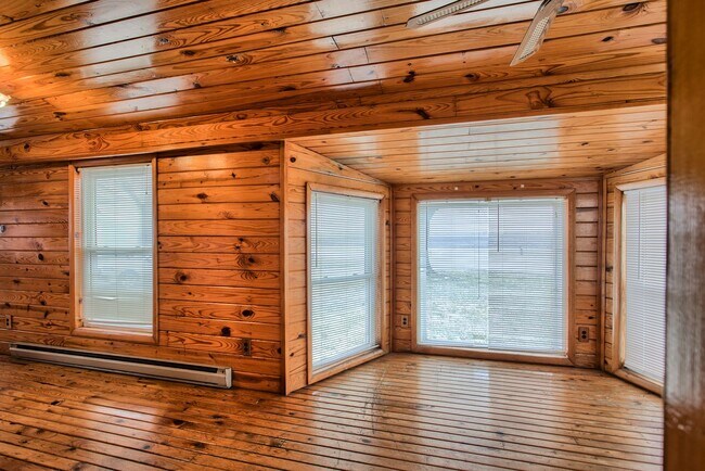 Building Photo - Charming Country Home on Acreage off Highw...