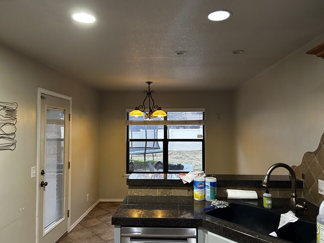 Building Photo - 308 W Raleigh Pl