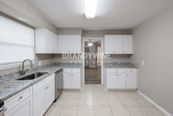 Building Photo - 2454 Buttonwood Dr