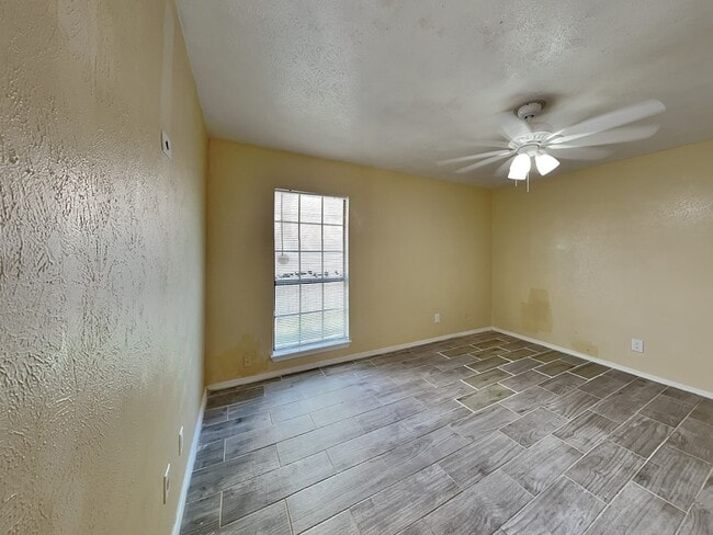 Building Photo - 422 Dollins St