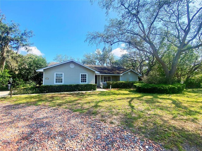 Building Photo - 994 Country Lake Cir
