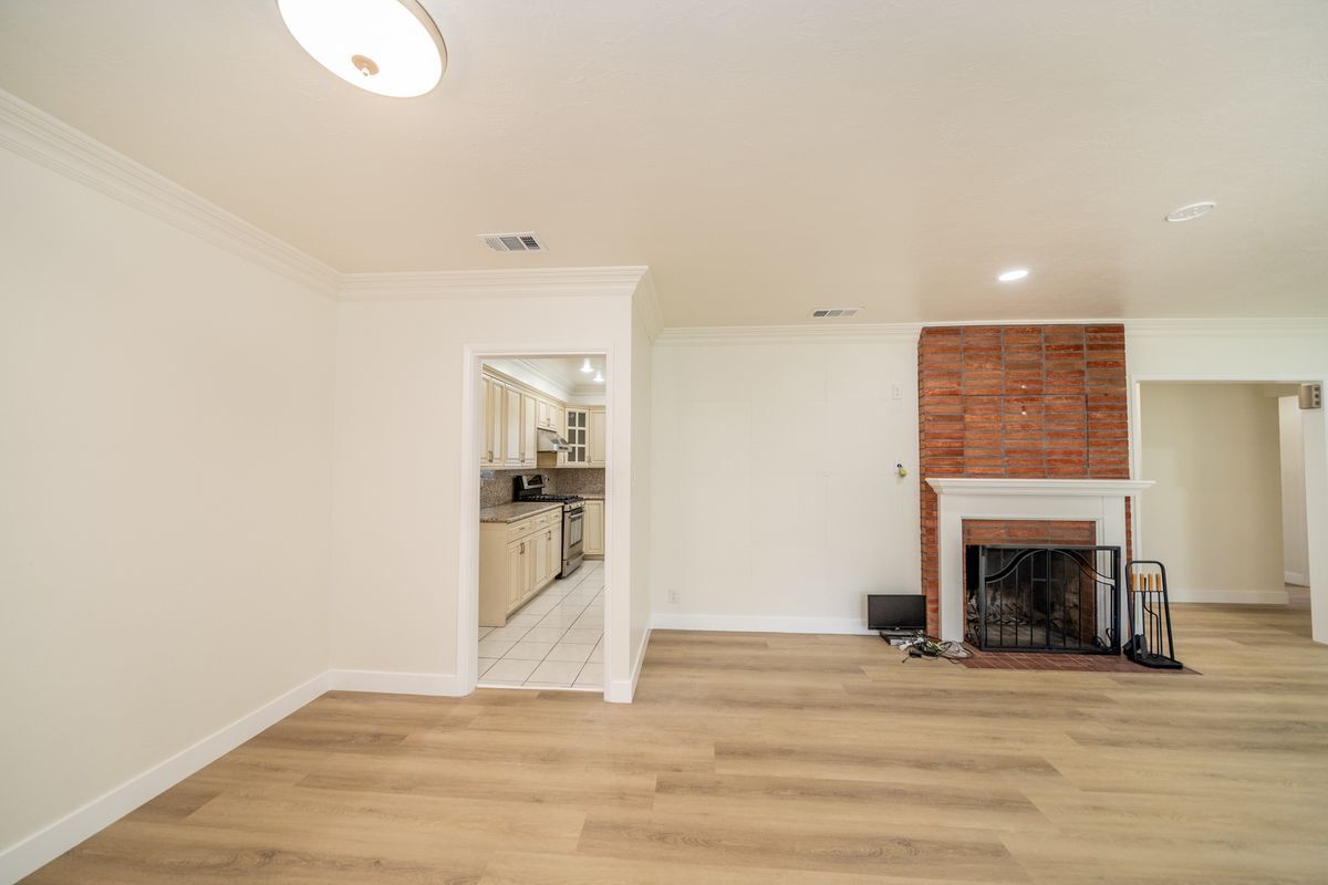 Building Photo - 9676 Bolton Ave