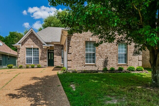 Primary Photo - 196 Fairway Trace Dr