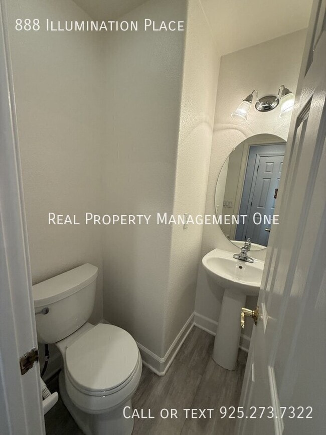 Building Photo - 888 Illumination Pl