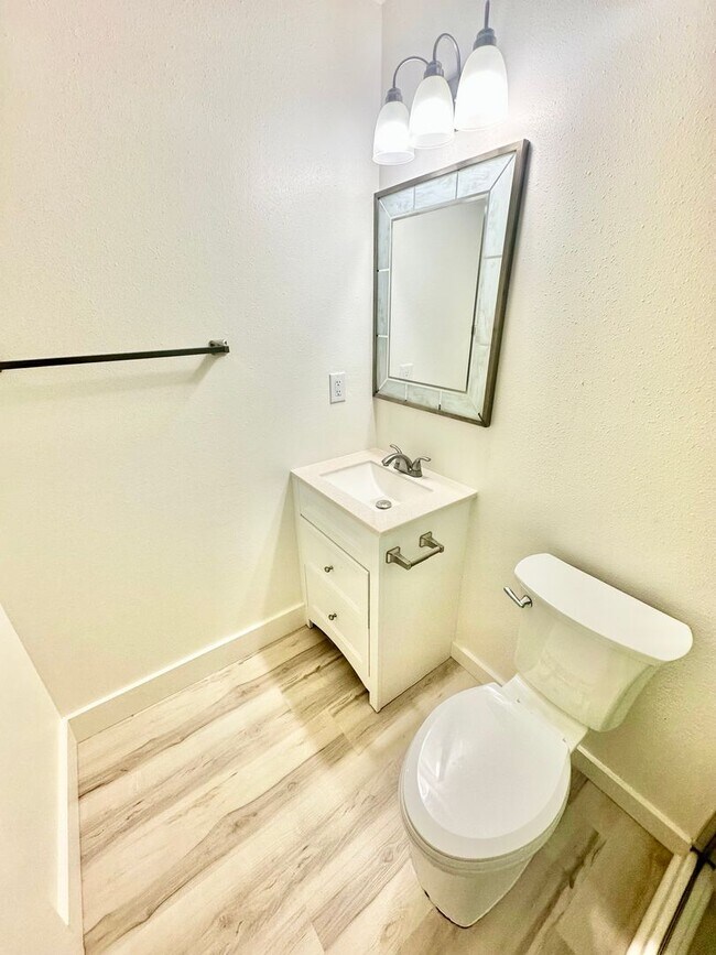 Building Photo - Nice 4 Bedroom 2 Bath House for Rent!