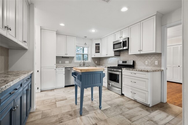 Building Photo - 2210 Nina Lee Ln