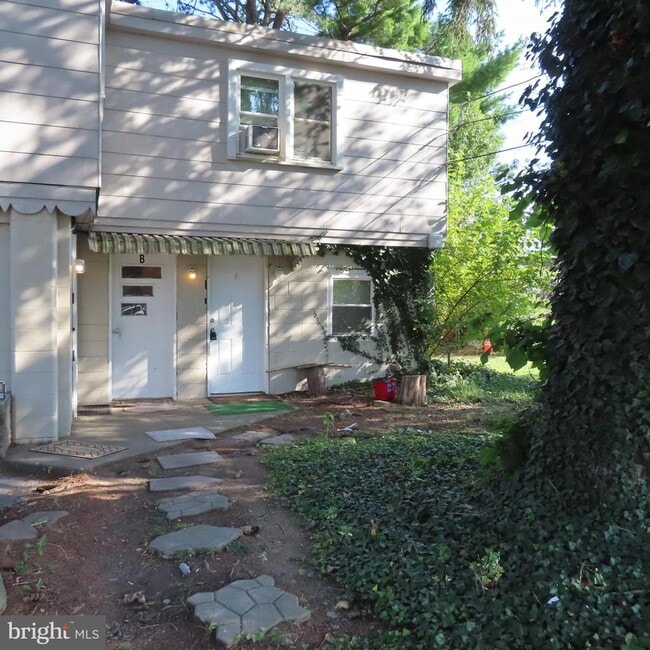 Building Photo - 11601 Buchanan Trail E