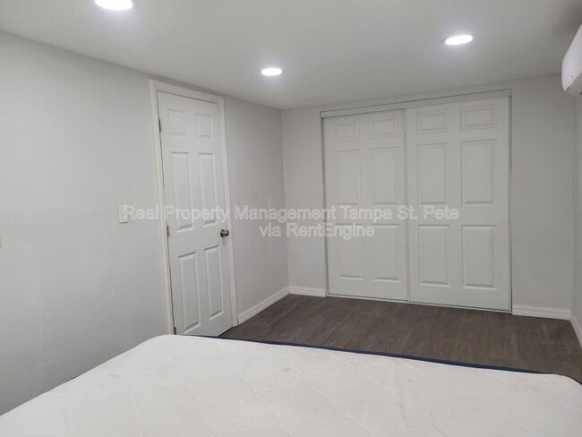 Building Photo - 618 17th Ave S