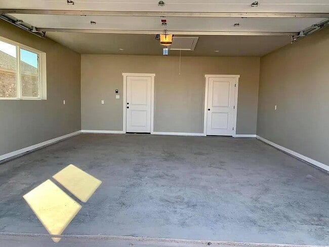 Building Photo - 4042 Caroline Ln