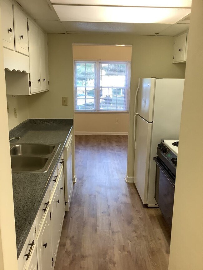 Building Photo - SLEEPY CREEK DR - 270/272