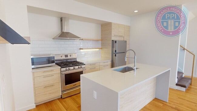 Building Photo - Modern Townhome In SE  2 Bdrm +Loft- Large...