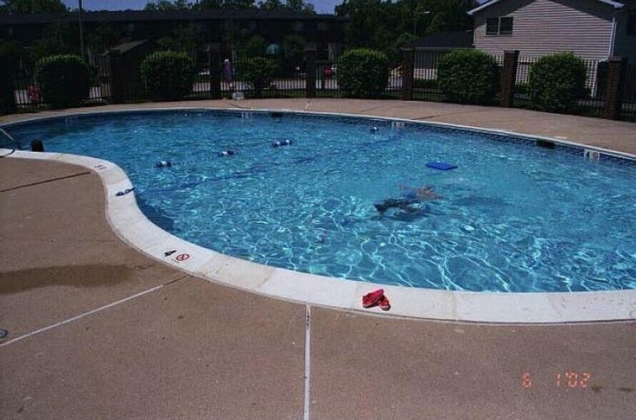 Building Photo - 2634 Woodview Ct