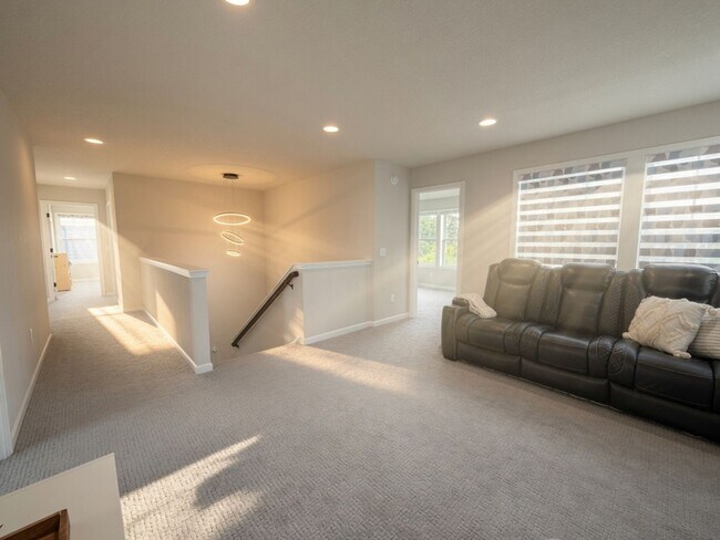 Building Photo - Gorgeous 3bed 3bath Home, Nestled in The Desirable Harvest West Neighborhood of Chaska