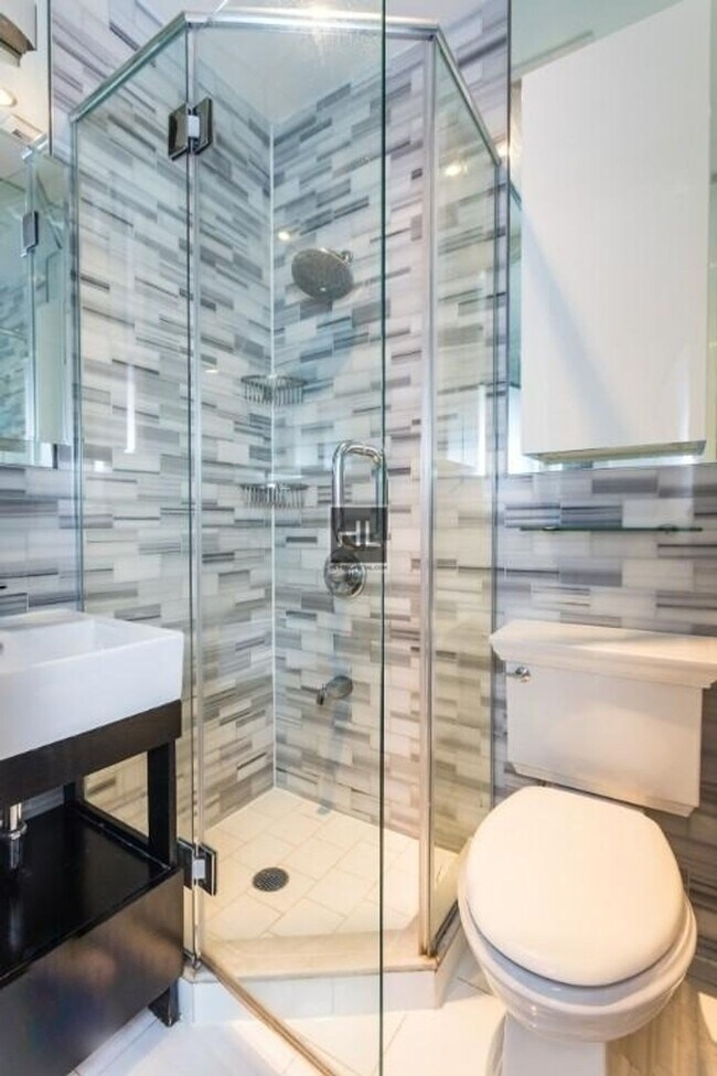 Building Photo - East 3rd Street