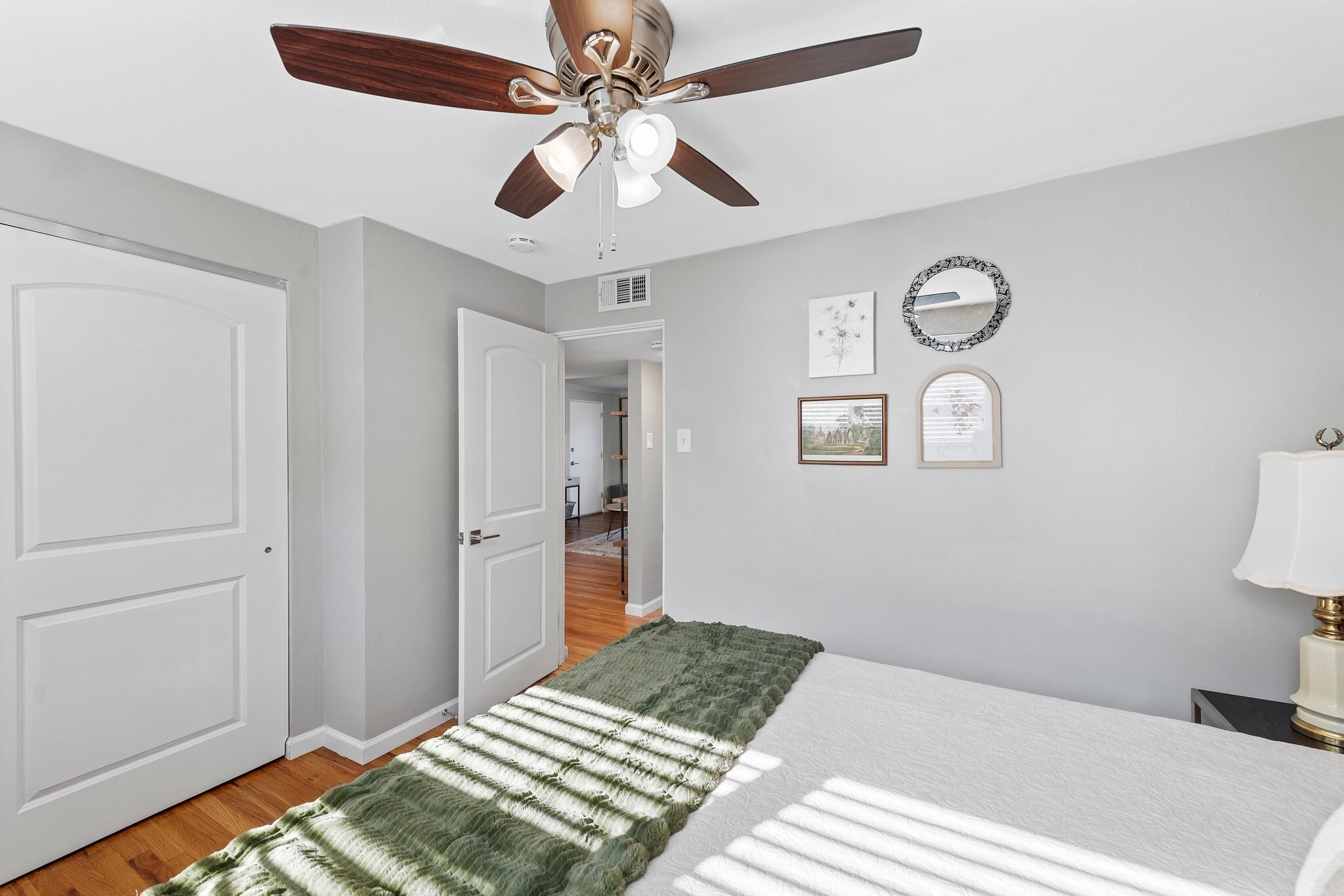 Building Photo - 10128 Manchester Rd