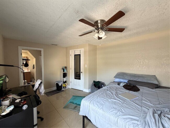 Building Photo - 2926 W St John St