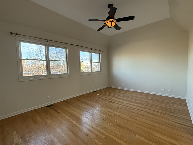 Primary Bedroom - 4211 S Ellis Ave