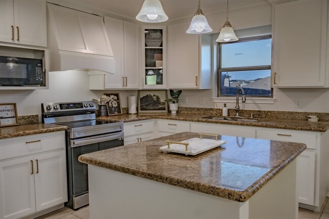 Building Photo - 4305 Alina Dr