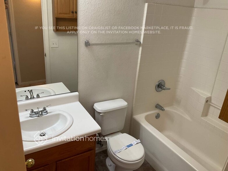 Building Photo - 954 E Pima Ave