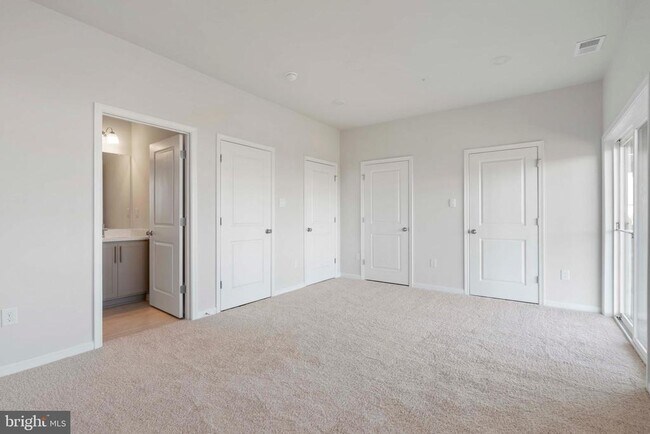 Building Photo - 876 Amity St