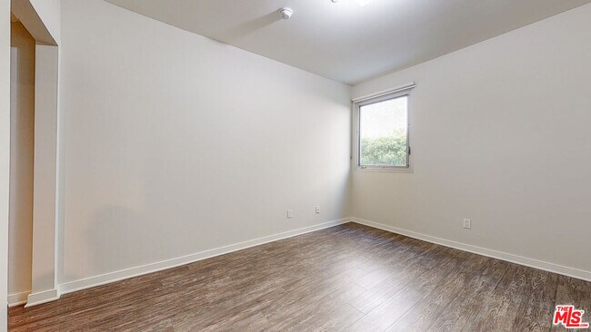 Building Photo - 1545 S Bentley Ave