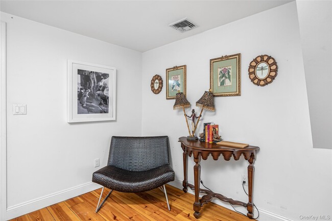 Building Photo - 197 US-9W