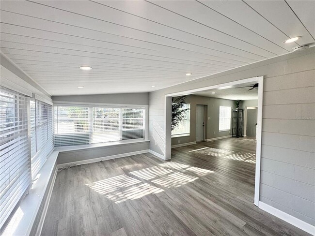 Building Photo - 3913 S Shade Ave