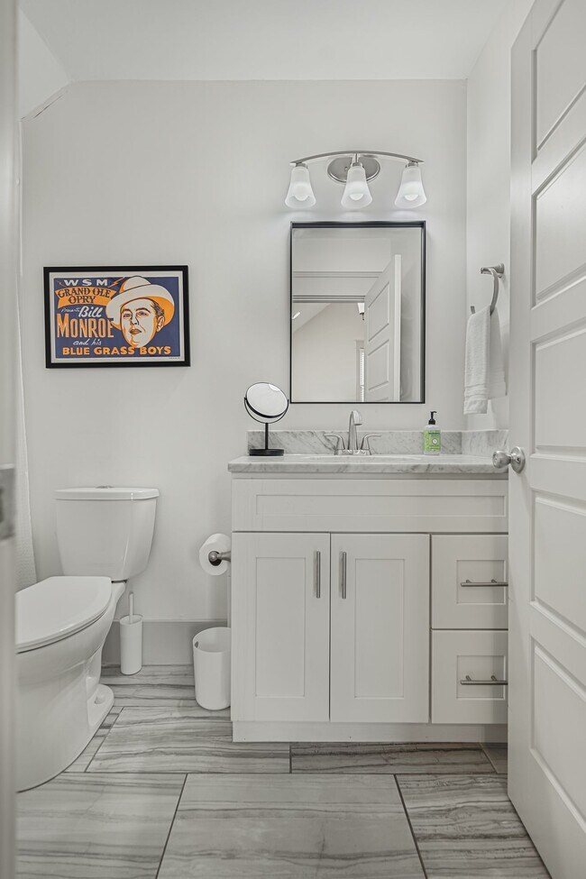 Building Photo - 906 N 5th St