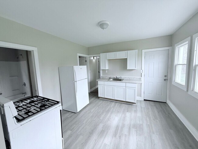 Building Photo - Freshly Renovated Cleveland Rental with Water, Sewer & Trash Included!