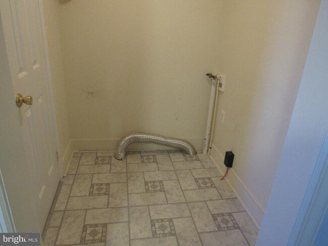 Building Photo - 203 W 5th Ave