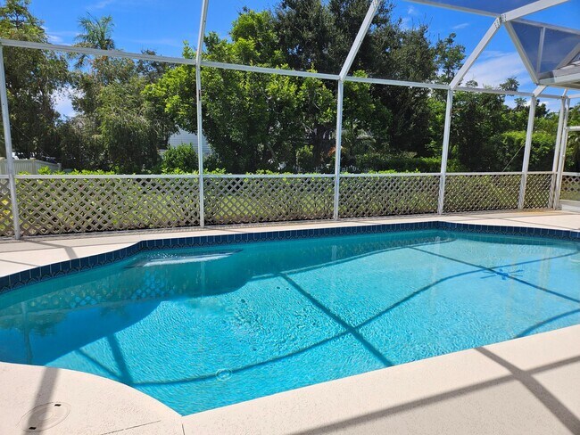 Building Photo - Seasonal Short-Term Private Heated Pool Home with 3 Bedroom, 2.5 Bath, 2 Car Garage in Sorrento W...