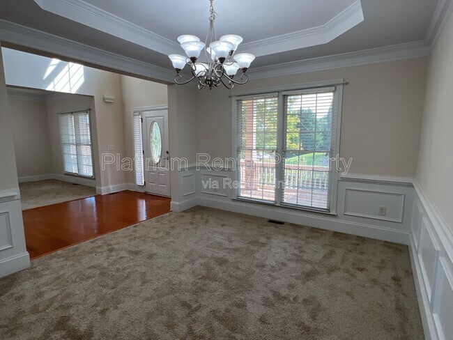 Building Photo - 5520 Viewpoint Ct
