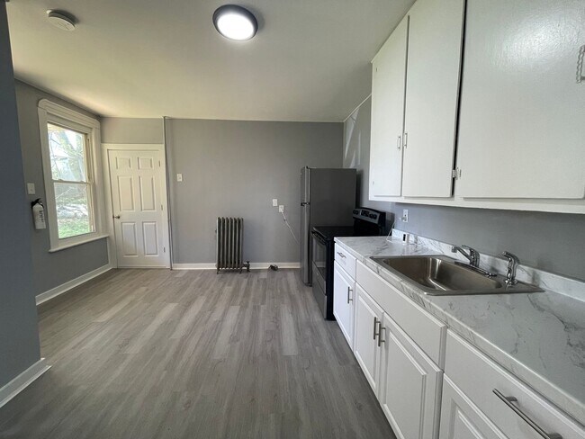 Building Photo - 124-126 Appleton