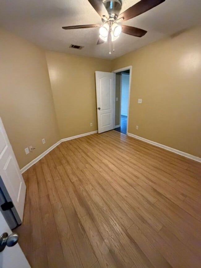 Building Photo - Charming 3 Bed, 2 Bath Home in Warner Robins!