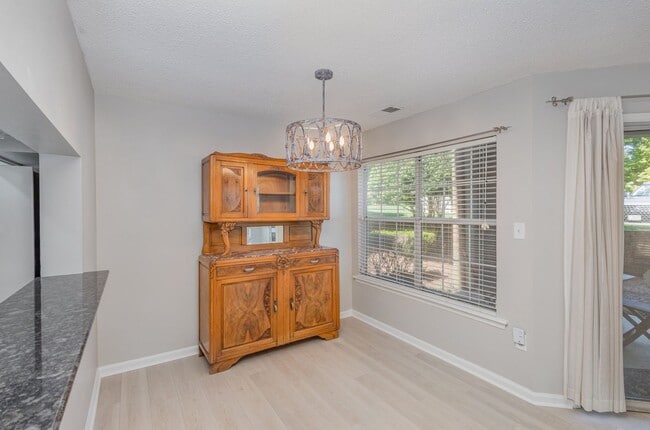 Building Photo - Delightful 2-bedroom, 2-bathroom condo