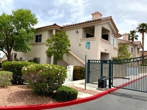 Building Photo - Summerlin  2 Bed / 2 Bath Ground floor Condo w/Fireplace