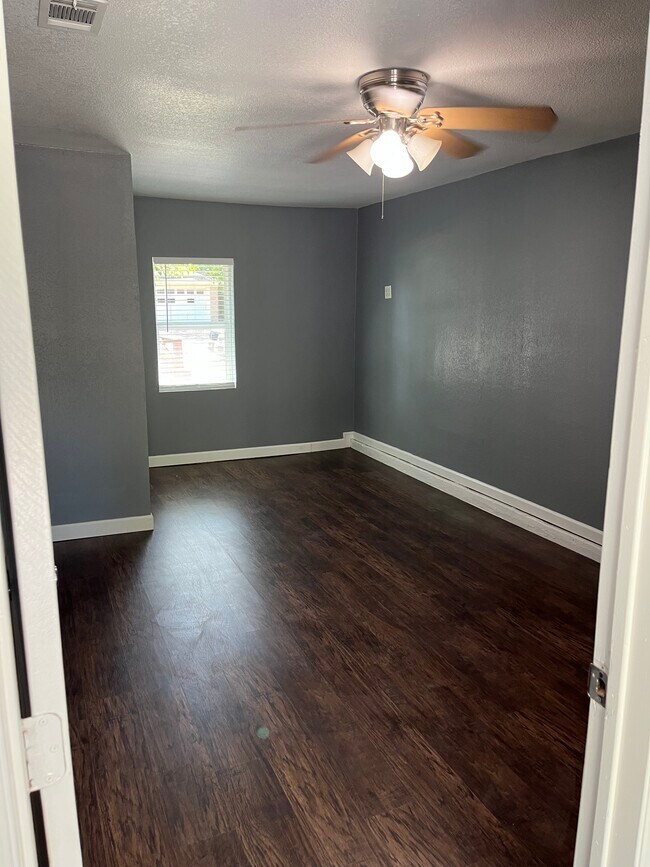 Building Photo - 2129 Brookshire St