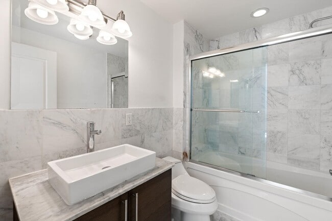 Building Photo - 10 Regent St