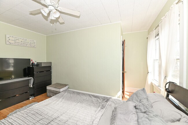 Building Photo - 3717 S 56th St