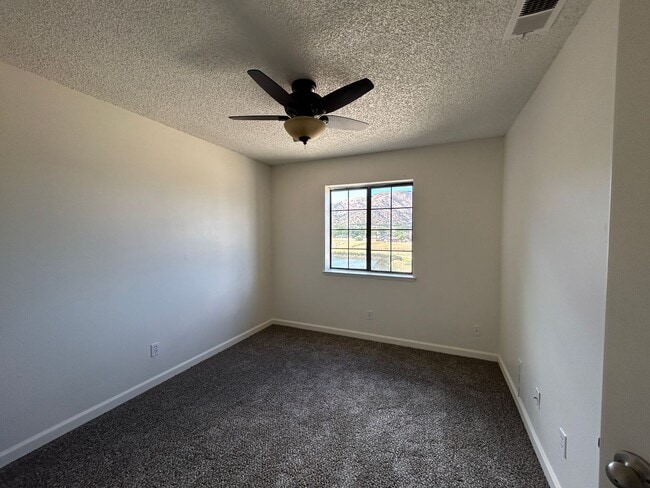 Building Photo - RENNOVATED 4 BED HOME