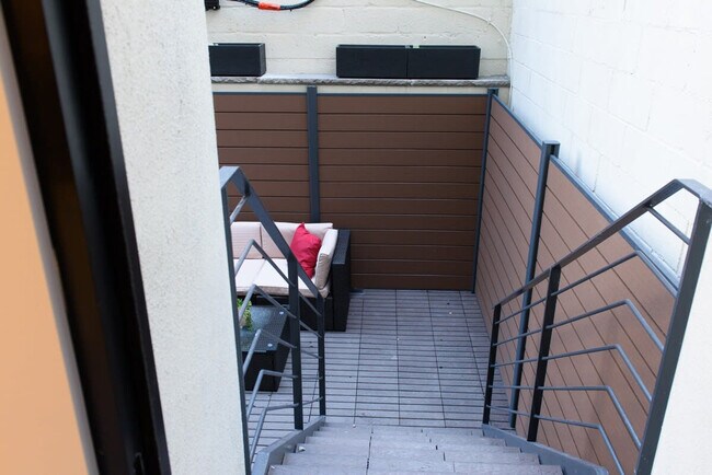 Building Photo - 77 E 3rd St